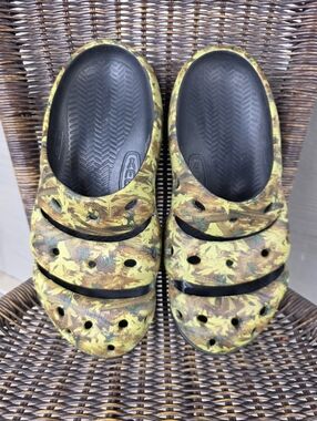 LIKE NEW Men's Keen Yogui Clog Size 10- Camo